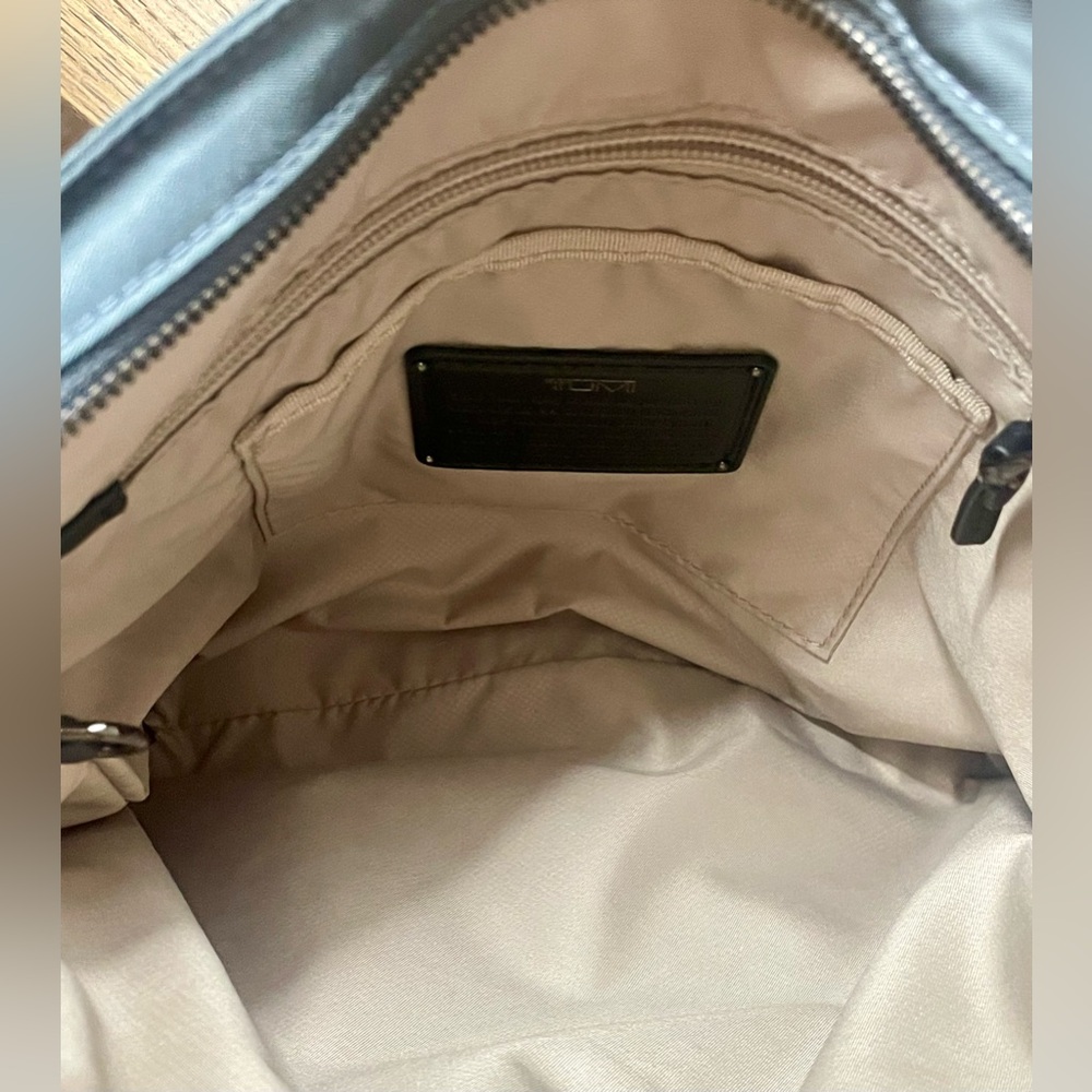 TUMI Voyageur Capri Crossbody Shoulder Bag Gray Nylon Travel Neutral Classic - Picture 9 of 16